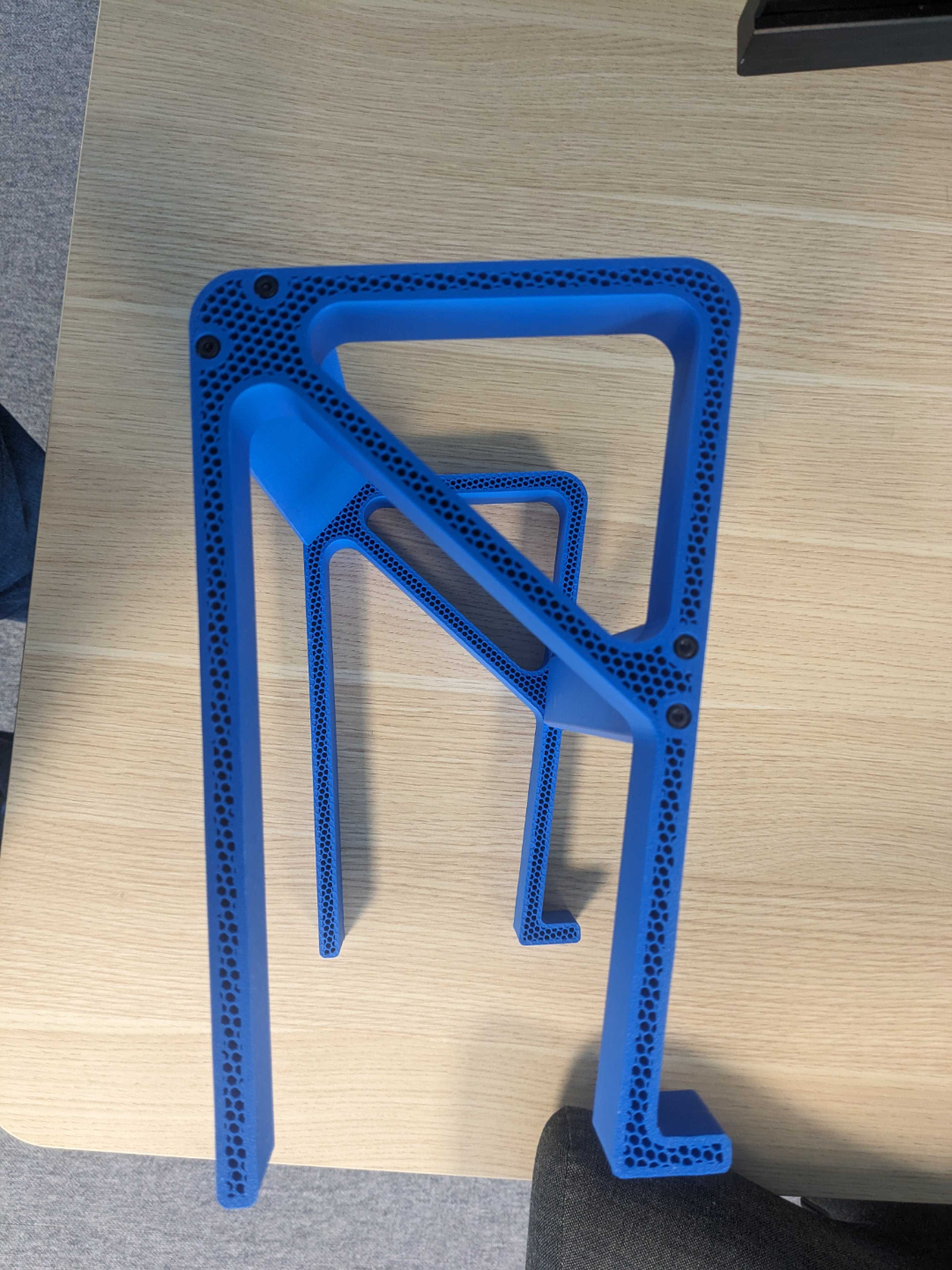 Raised laptop stand with space under