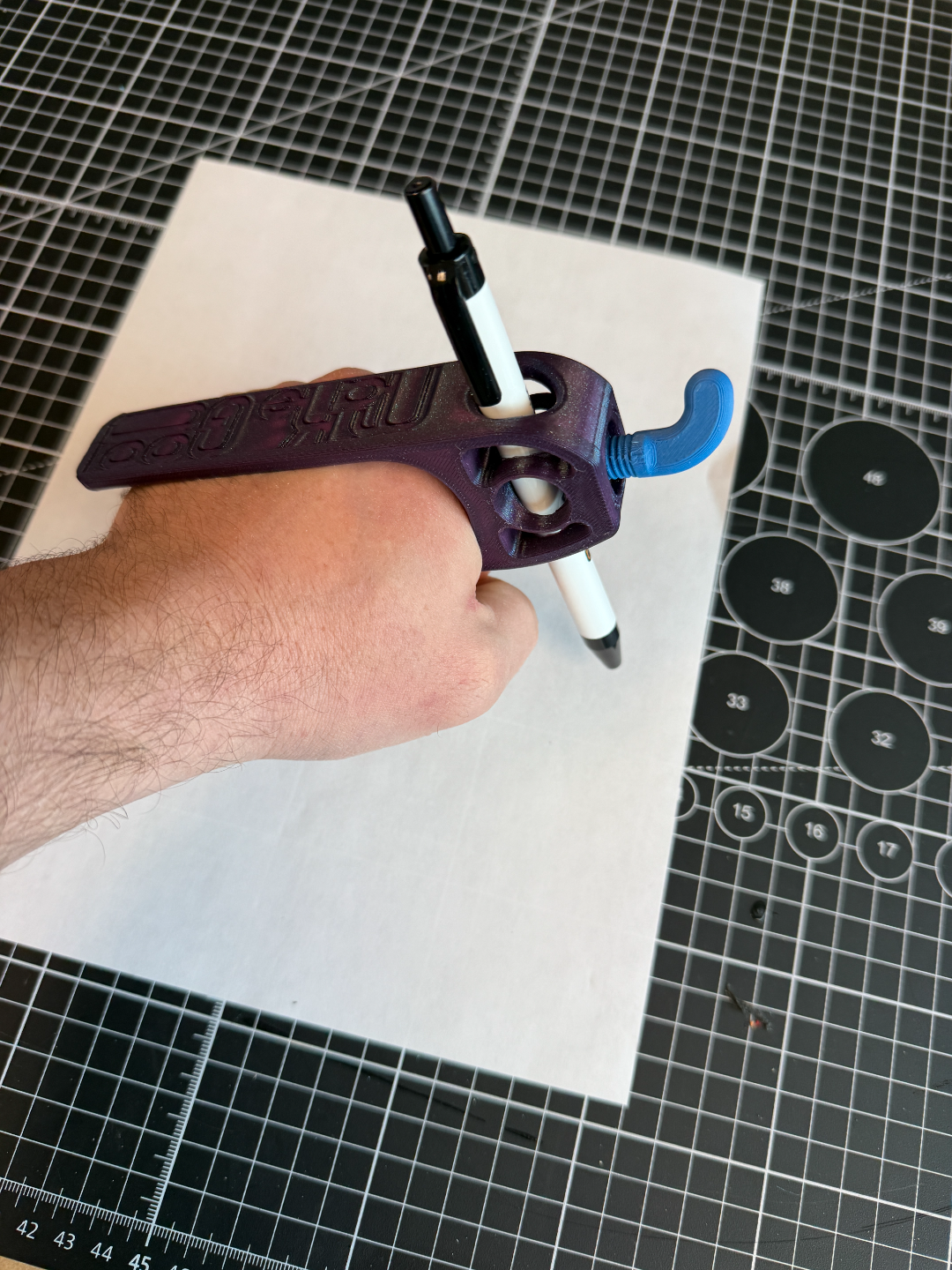 MakeGood Palm Pen - Medium - Writing Device