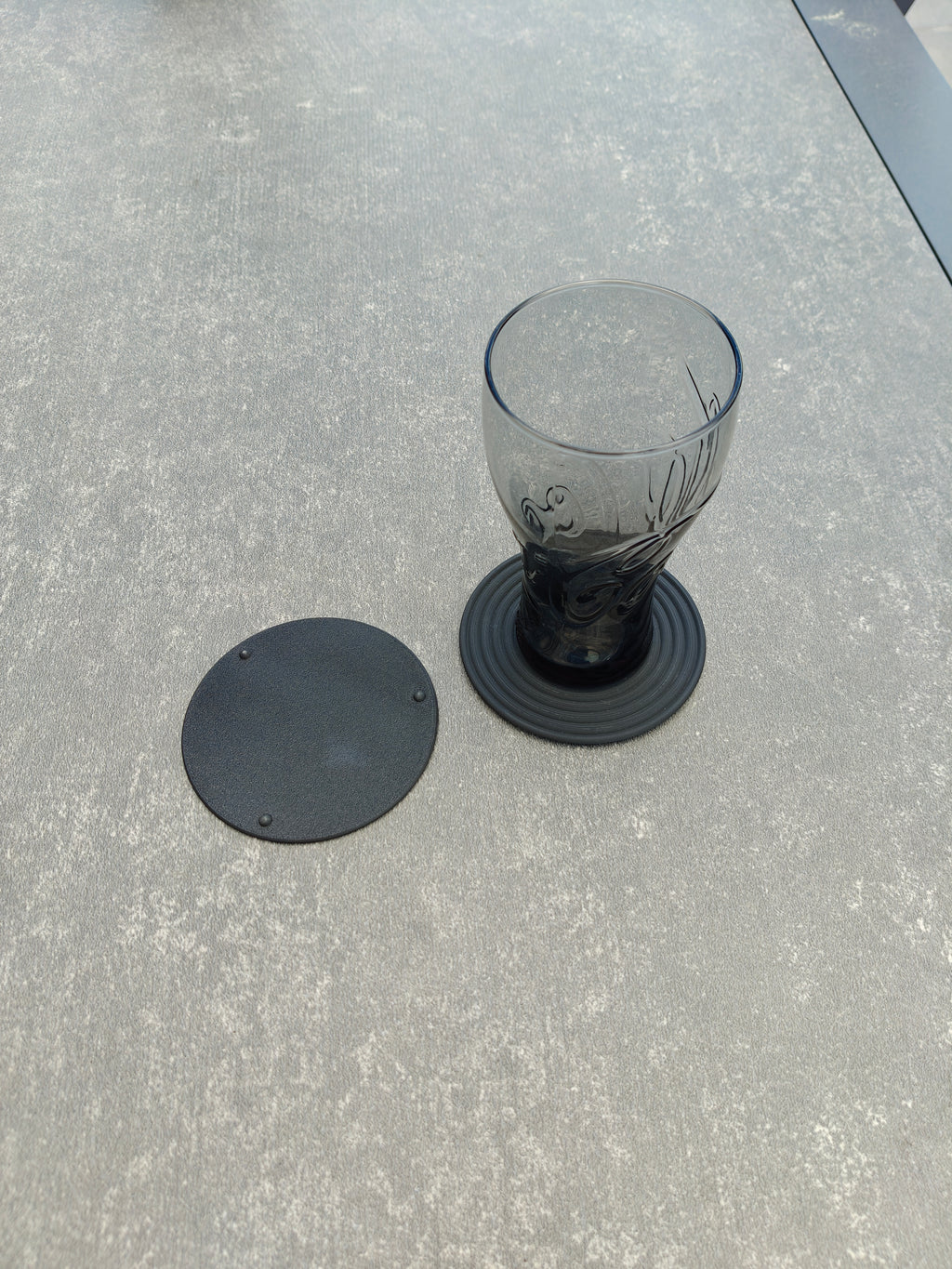 Stackable coaster with feet