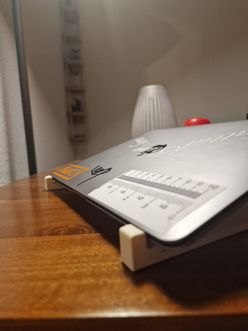 universal laptop stand