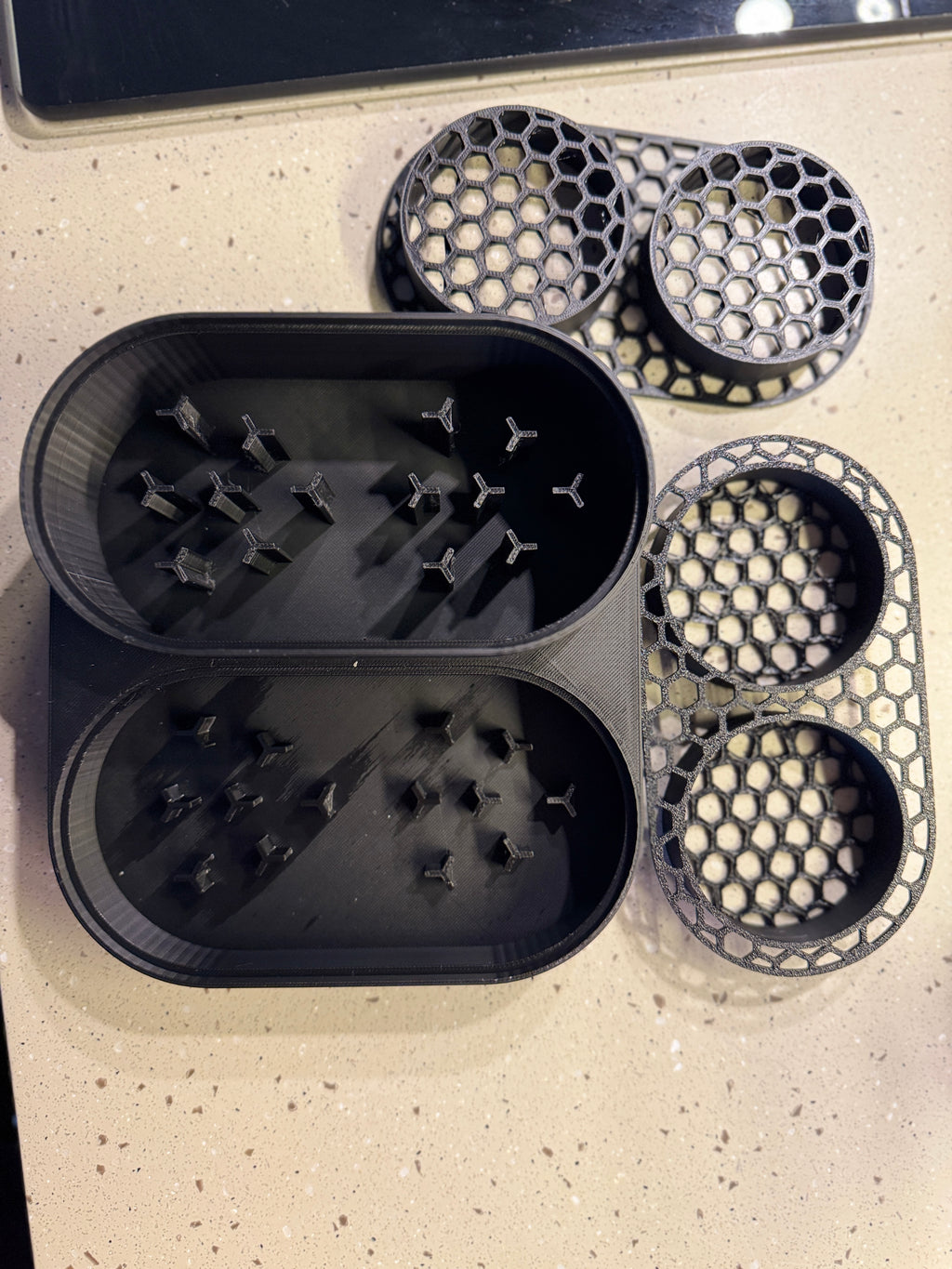 Innovative 4-Slot Oil Bottle Stand Design