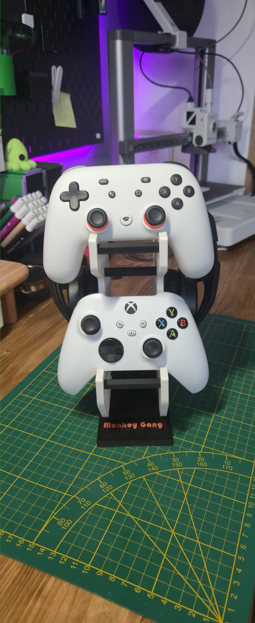 Dual controller & Headset stand