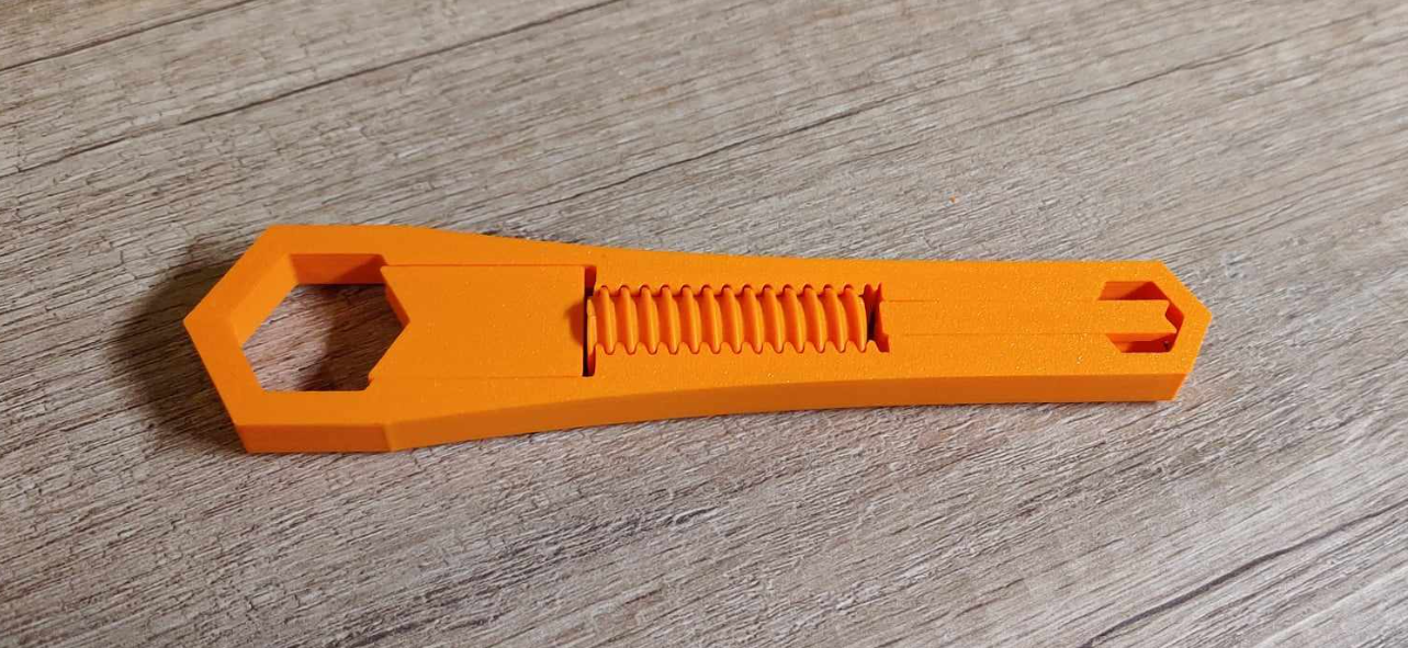 Adjustable spanner wrench