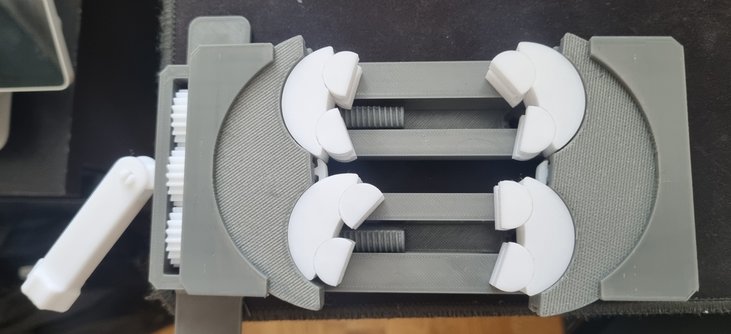 Fully 3D Printed Fractal Vise