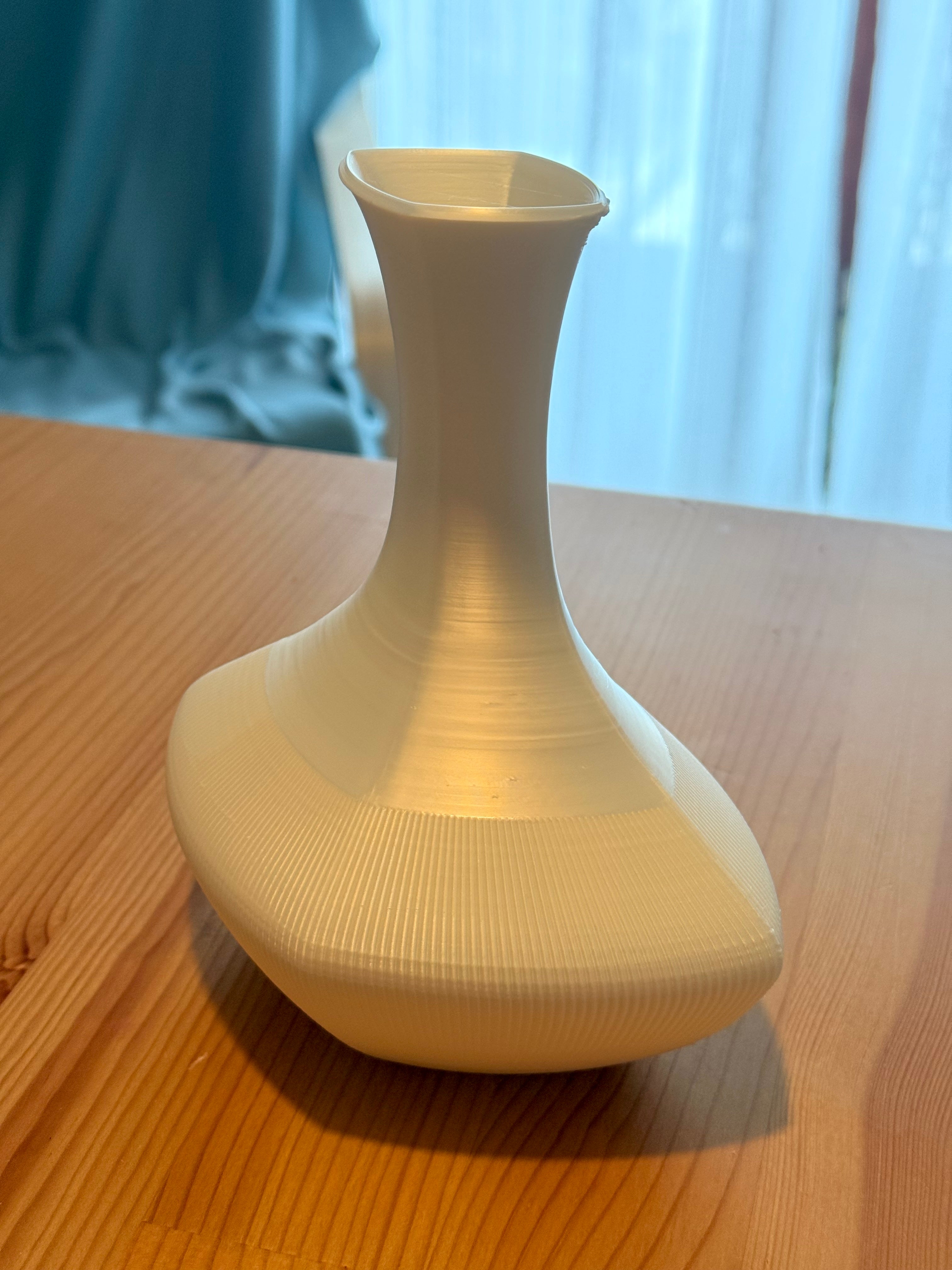 VELORA – Japandi Vase with Ribbed Decoration