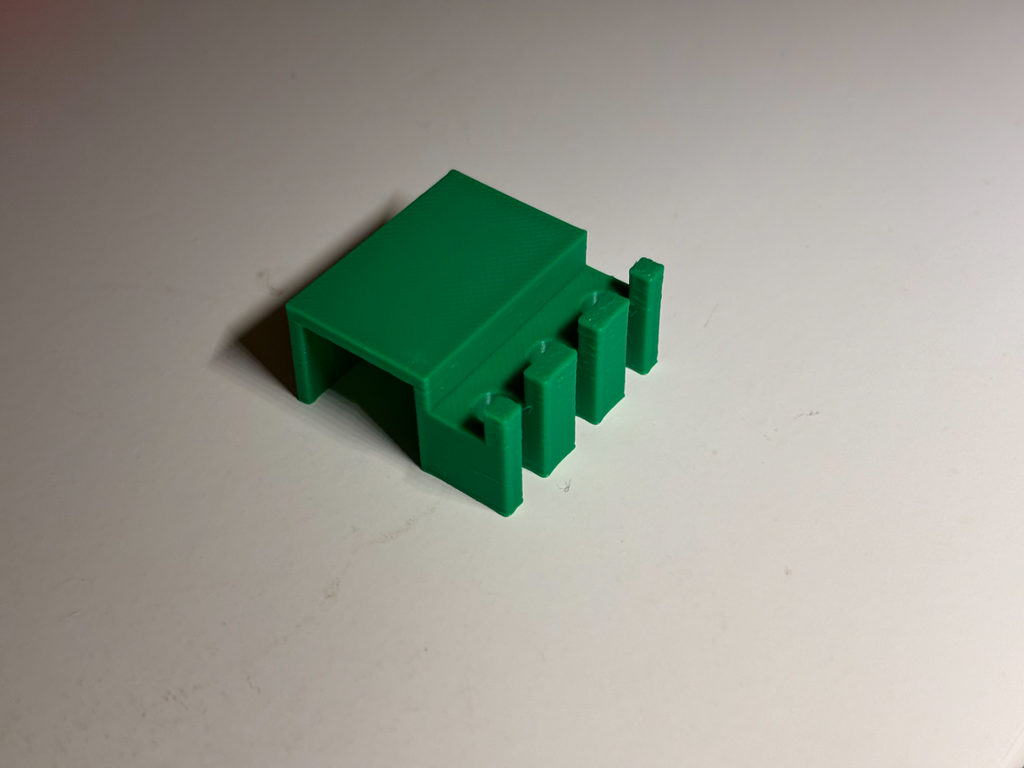 Scalable cable organiser for IKEA draws