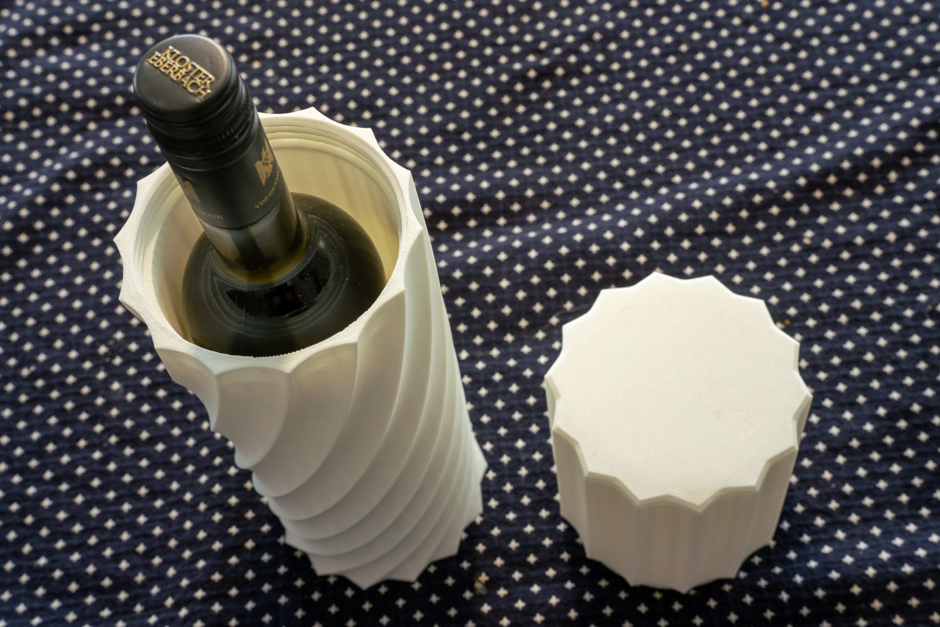 Spiral wine case