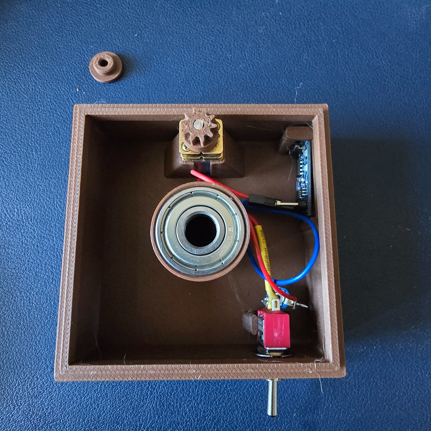 cube 7cm rotating display