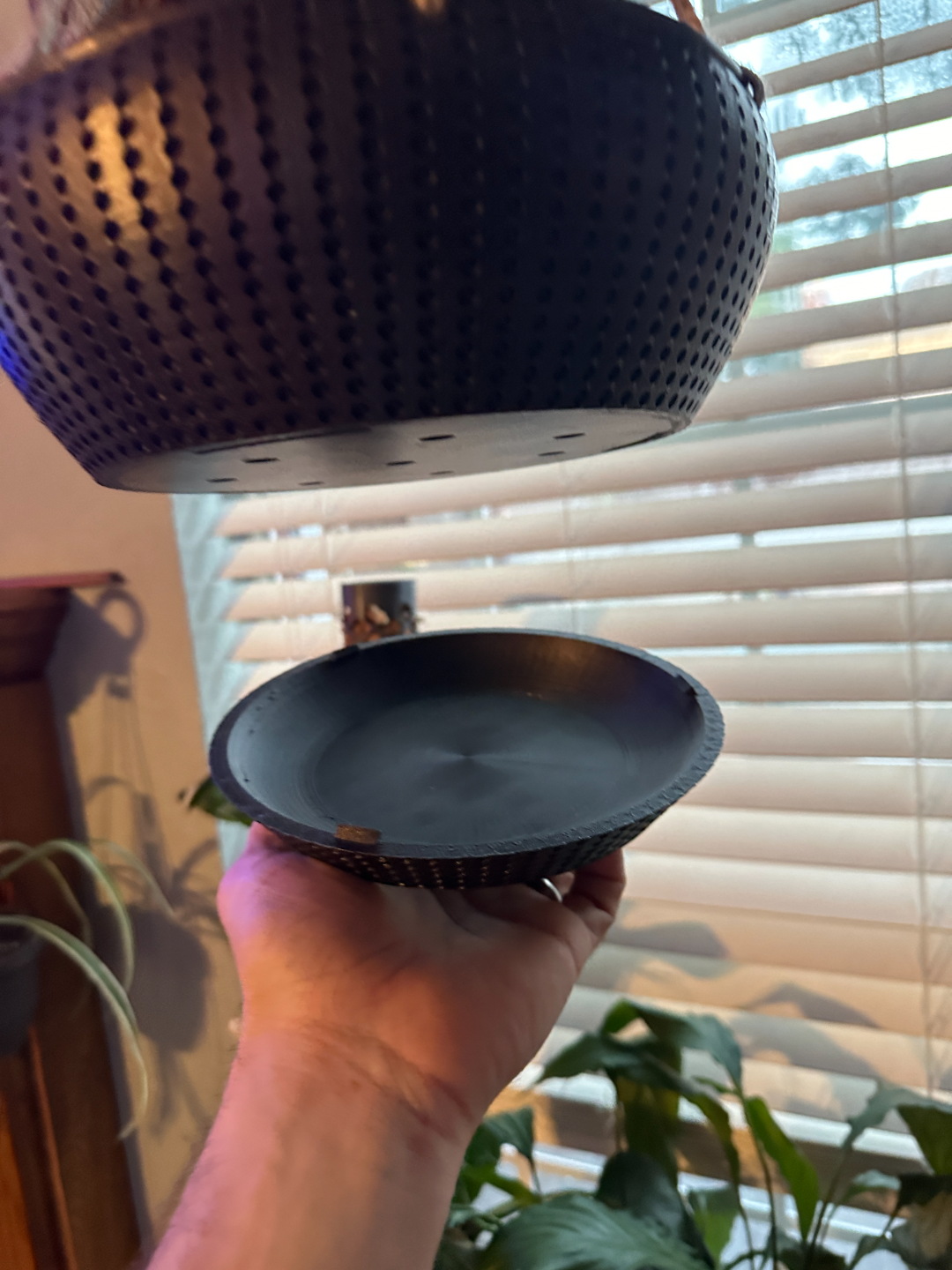 Hanging Planter with twist drip pan