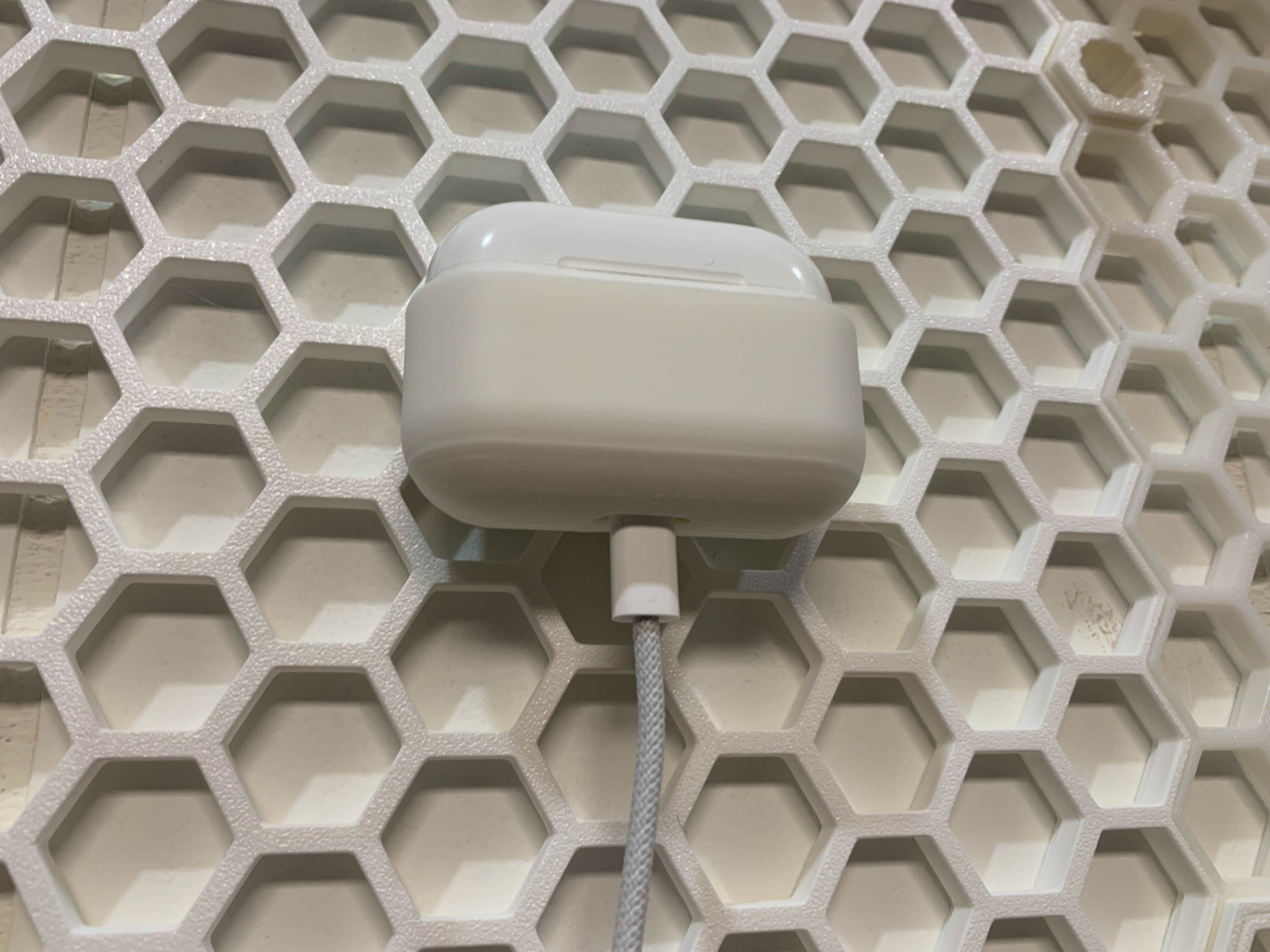 AirPods Pro holder - HSW (honeycomb storage wall)