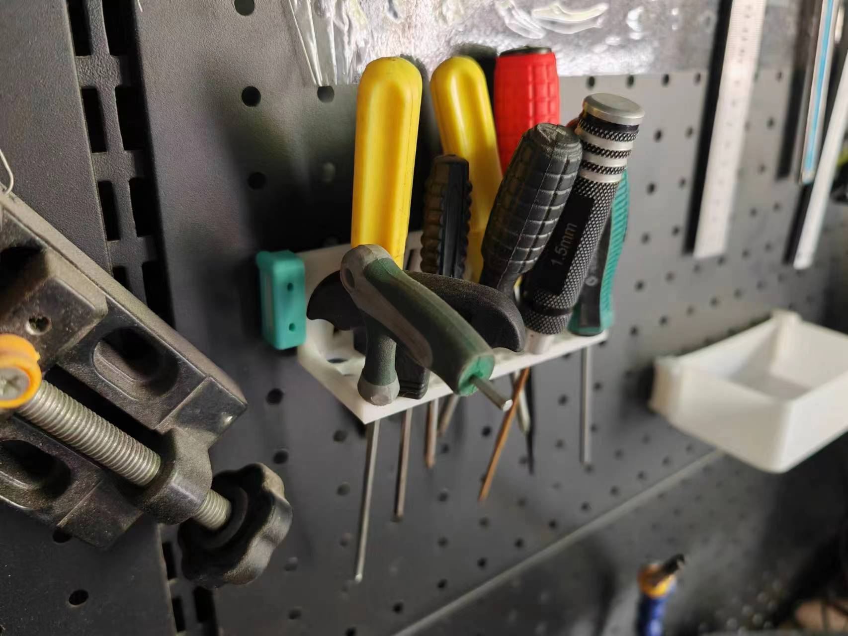 pegboard reinforced hooks and boxes 洞洞板加强挂钩