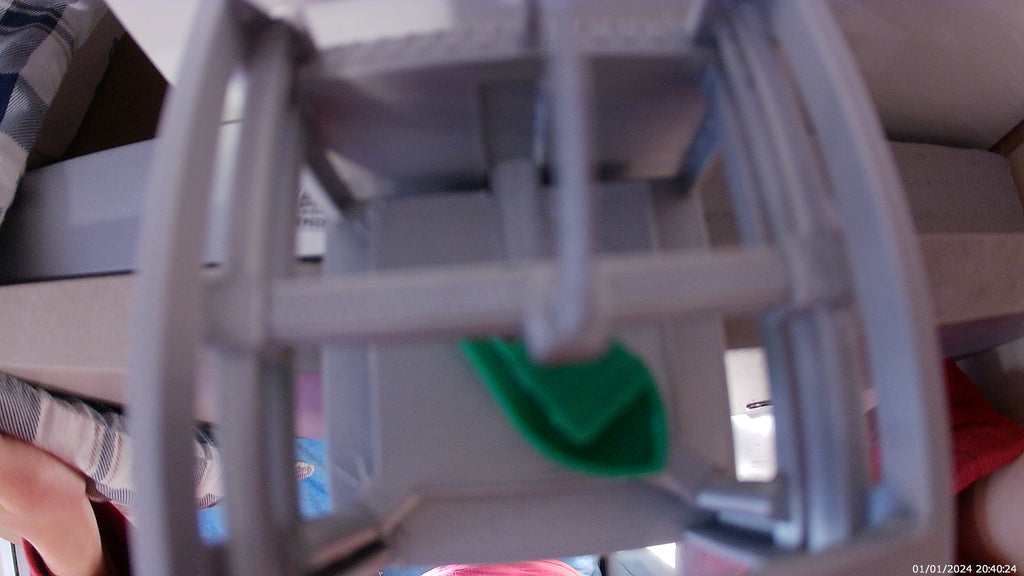 benchy getting 3d printed