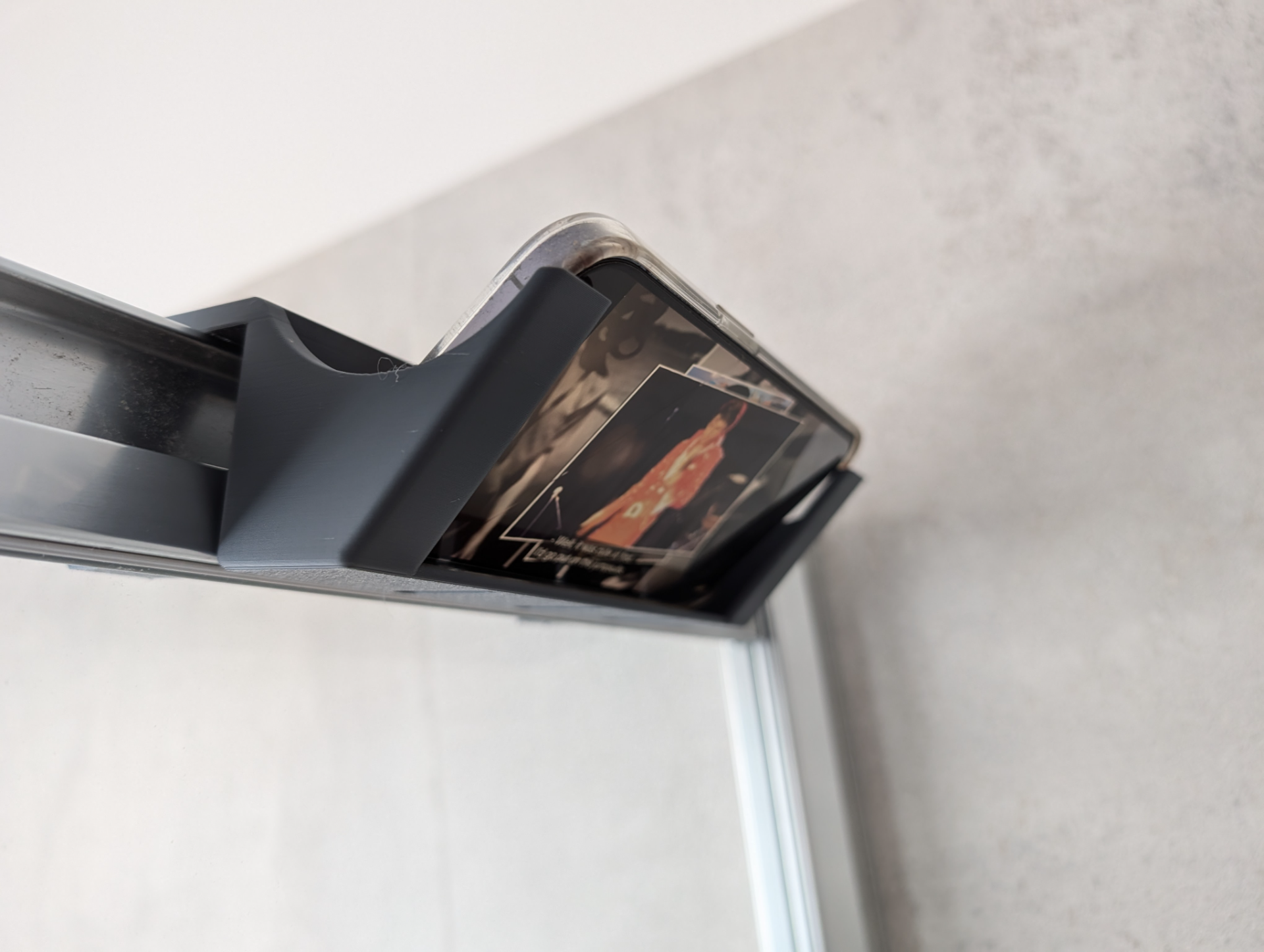 ShowerTune - Shower Phone Holder