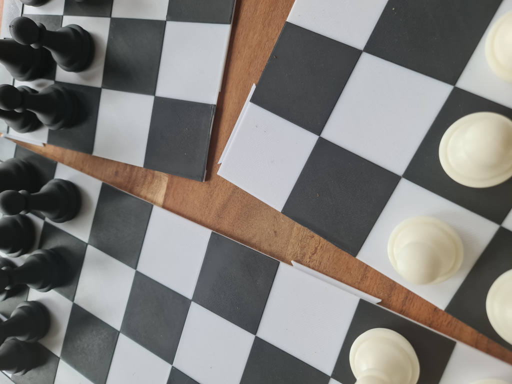 Tournament chess board