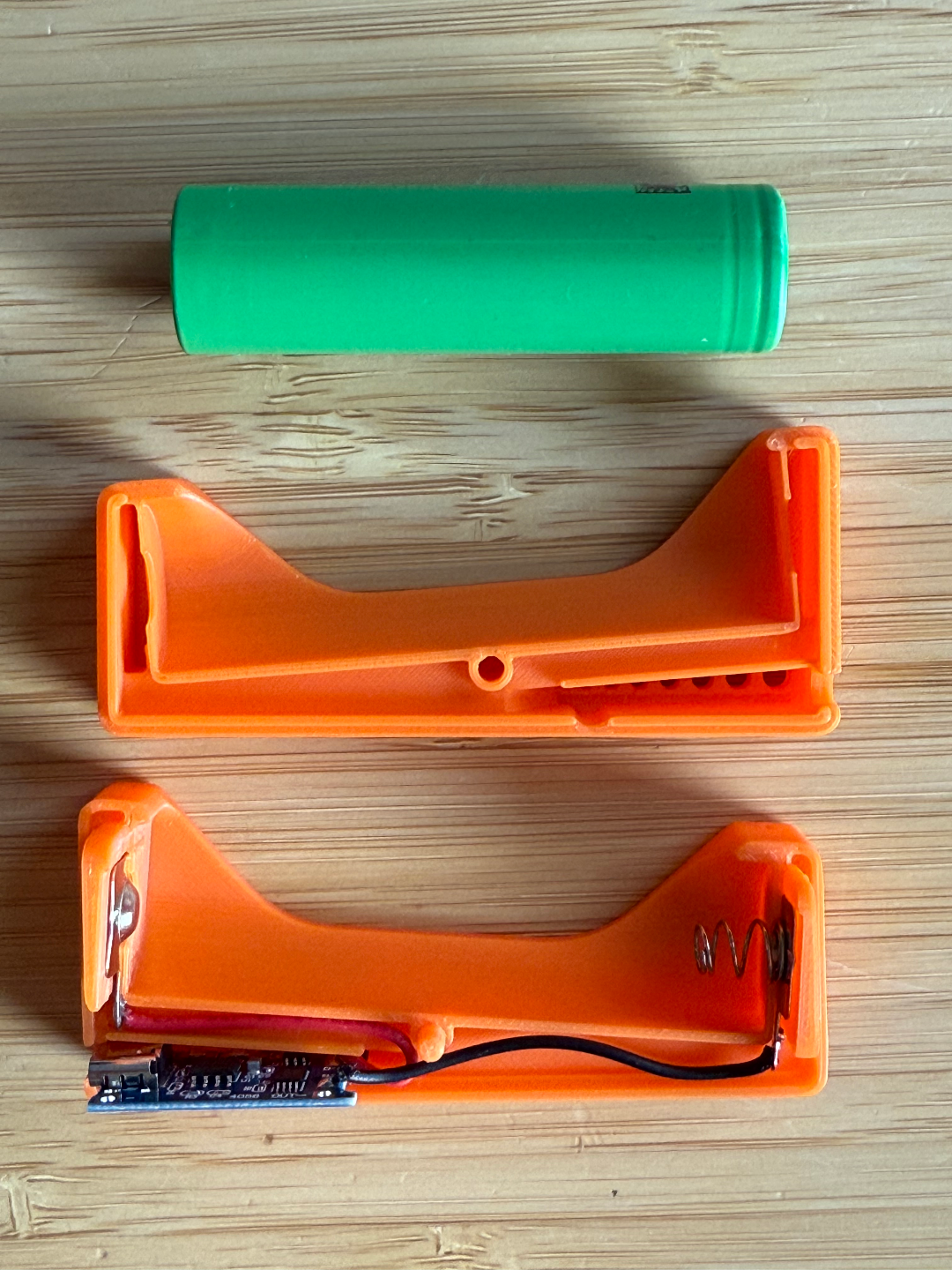 18650 charger case parametric for battery contacts
