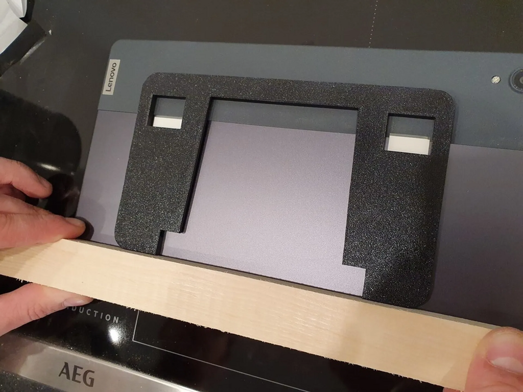 Floating tablet wall mount with charger support