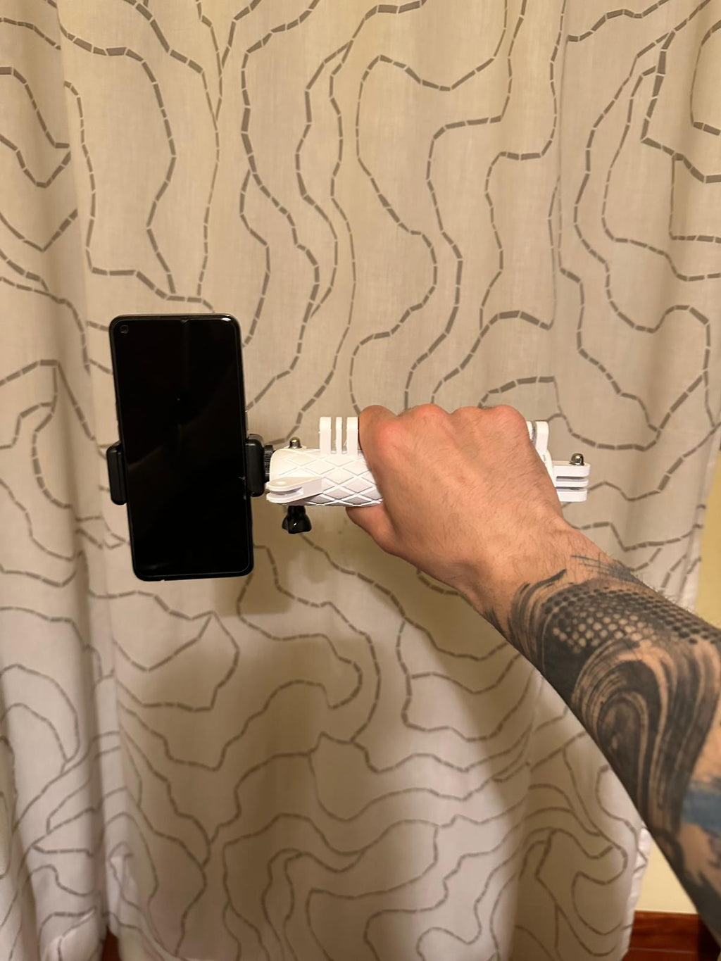 multi-accessory camera handle