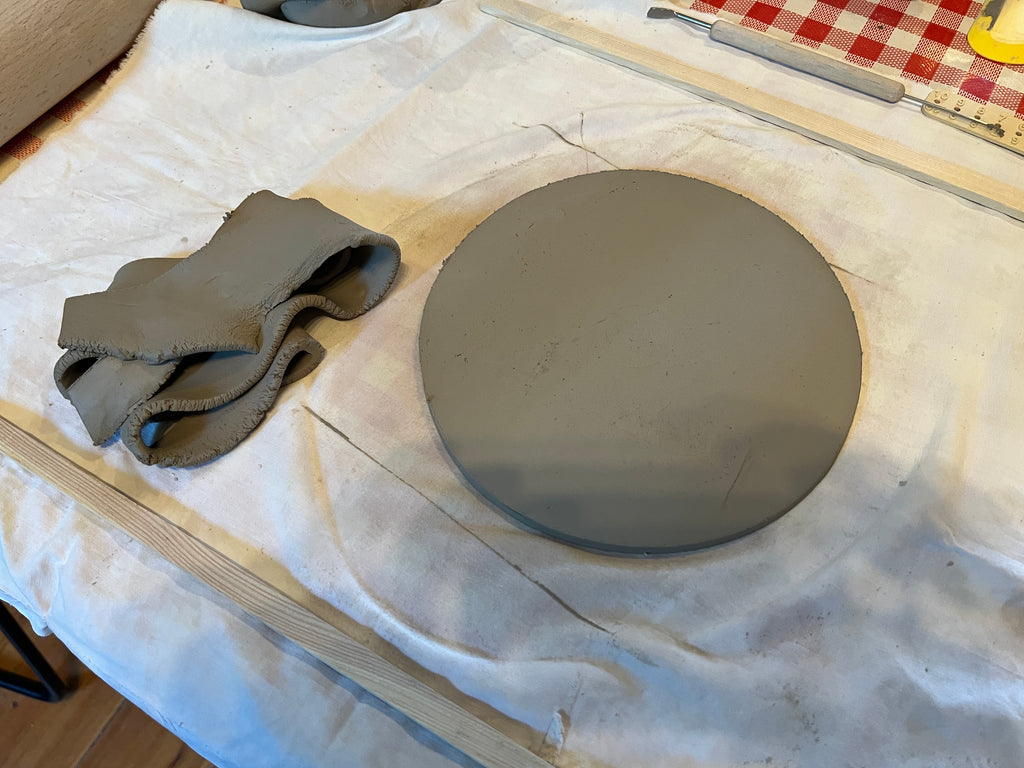 Adjustable circle cutter for clay