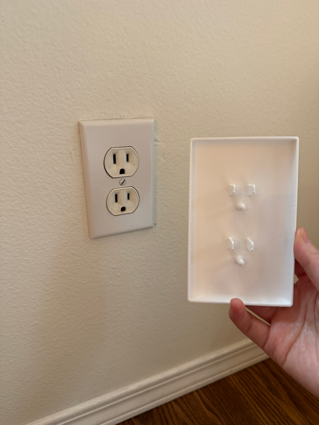 Outlet cover for US standard outlets
