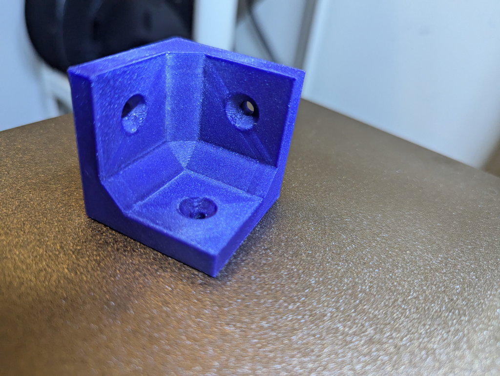 3-way corner bracket 40x40x40mm M4