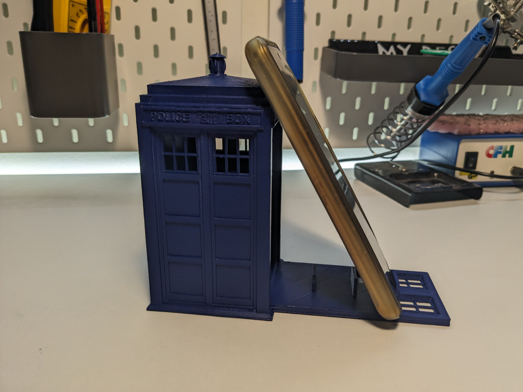 Tardis Doctor Who Phone Stand || print-in-place