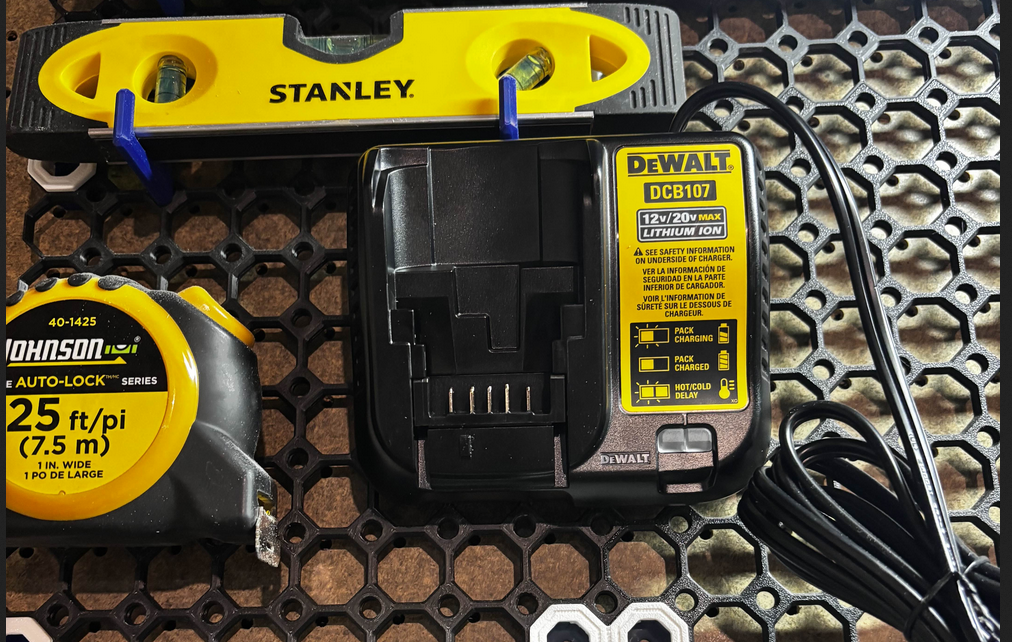 Dewalt DCB107 Multiboard Mount