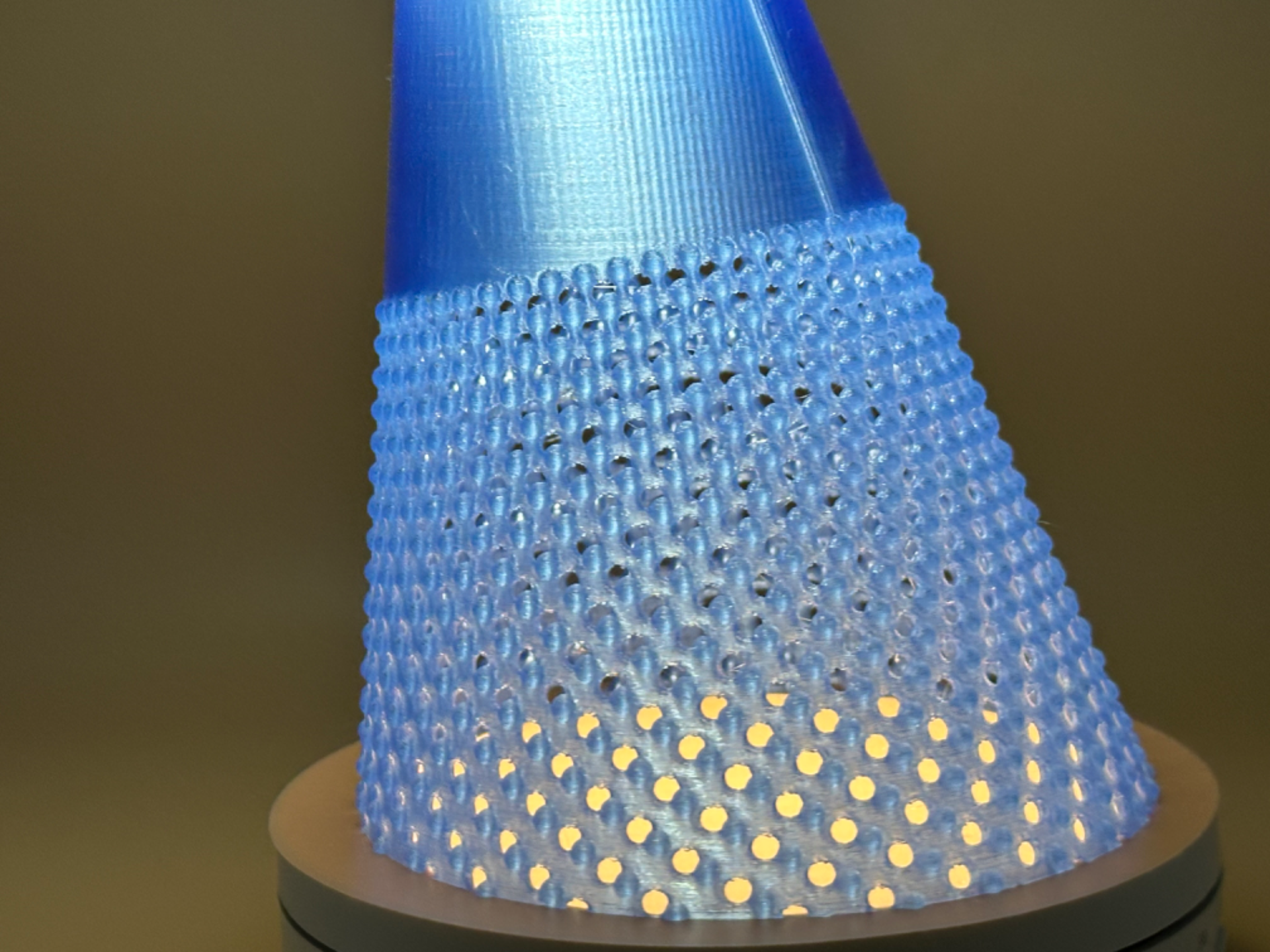 2. Version UFO Table Lamp with Tractor Beam Lighting