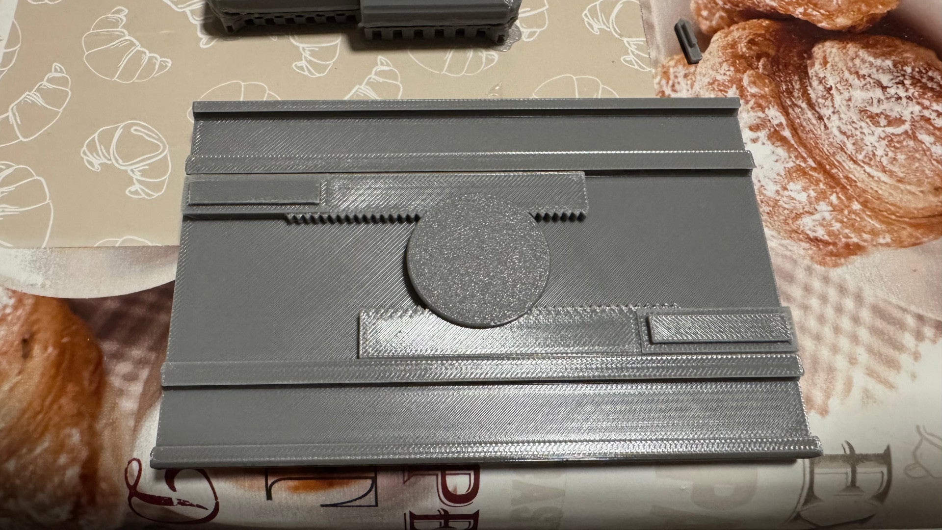 Car phone holder from CD drive (Ford Focus MK3)