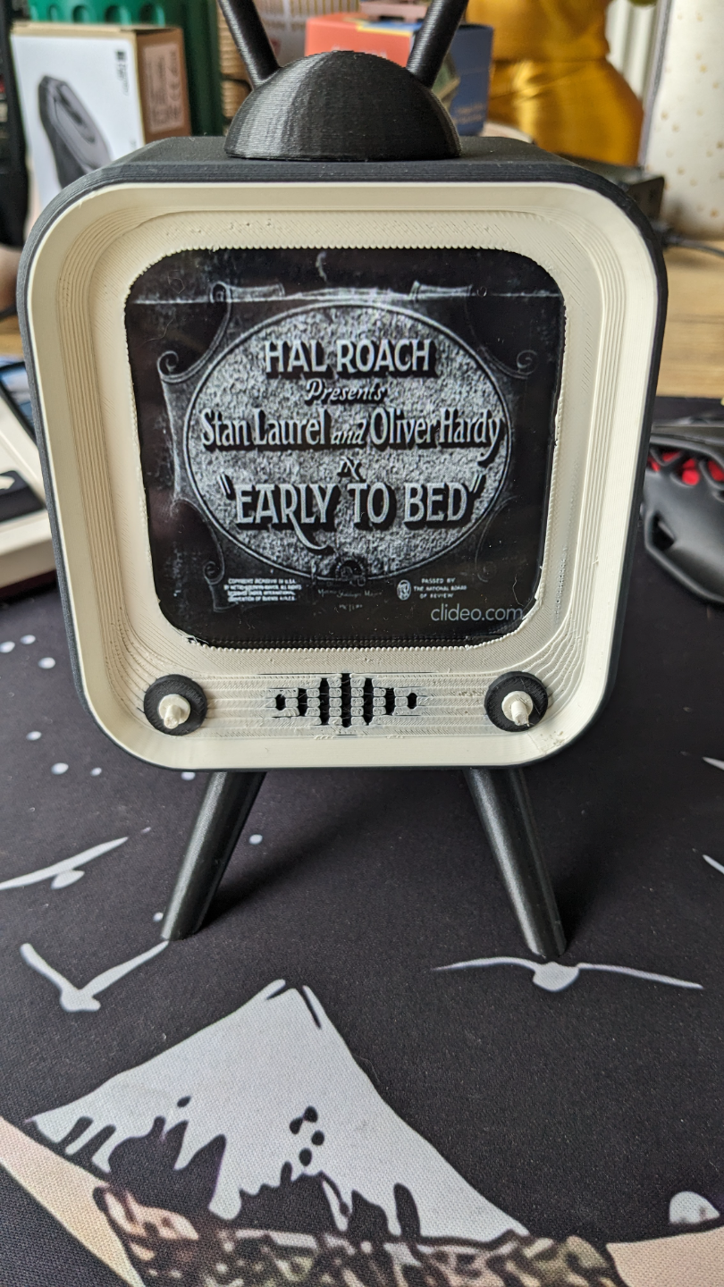 Retro style TV case for 4inch Waveshare screen