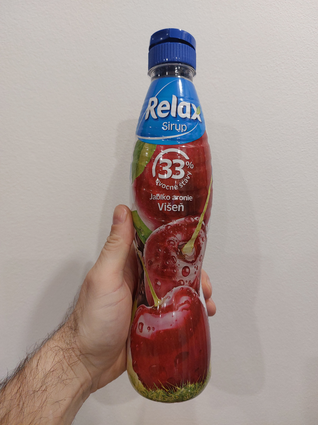 Window bird feeder for Cappy and Relax bottles