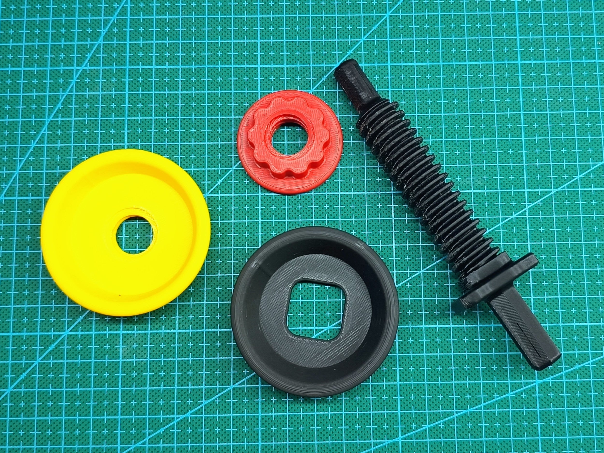 Spool winder for cordless screwdriver