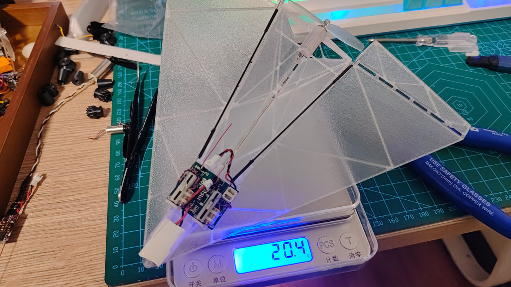 遥控透明纸飞机