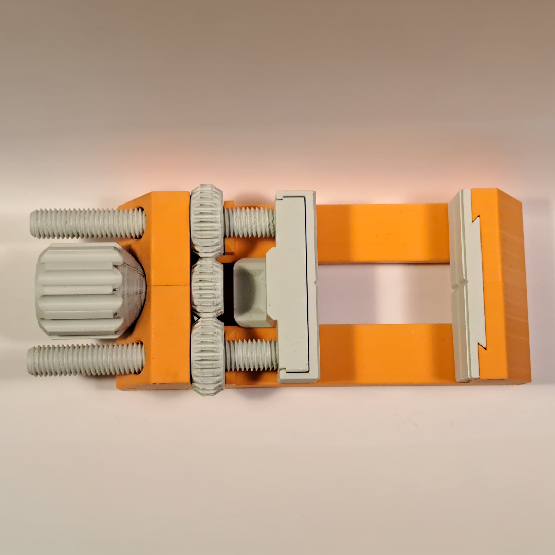 Fully Printable Mechanical Vise with Custom Jaws