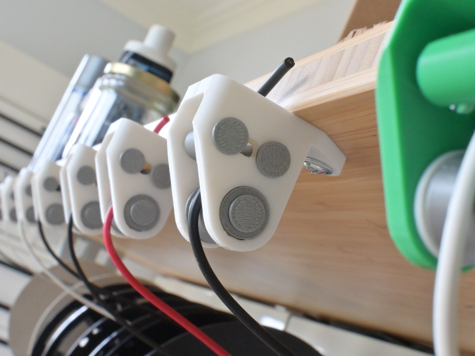 Cable Gripper / Wire Dispenser / Filament Clutch