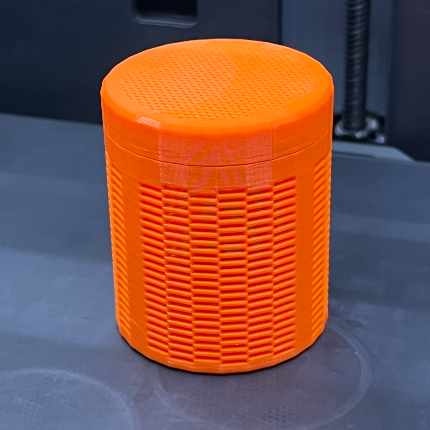 Knitted silica gel container