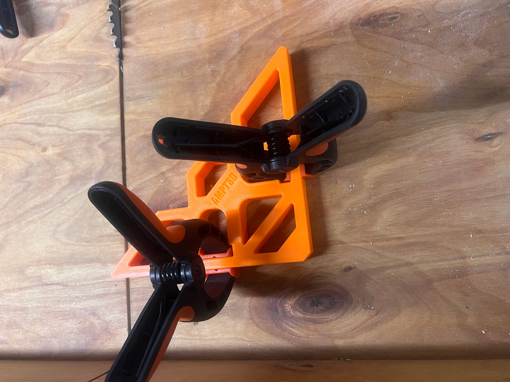 Spannwinkel Montagehilfe / clamping mounting angle