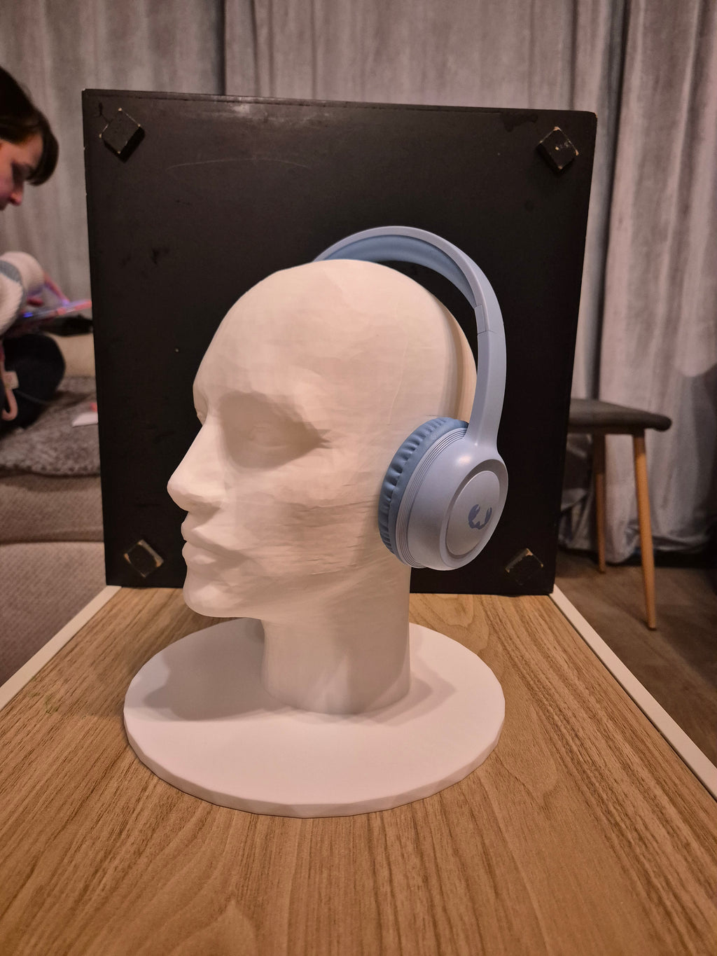 Human head, mannequin for headphones