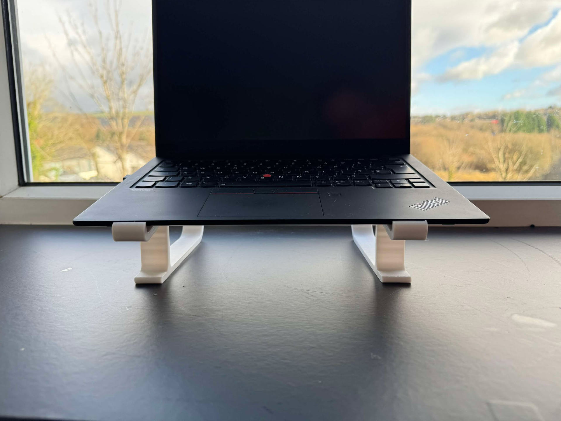 Minimalistic Laptop Riser -No Need For Supports