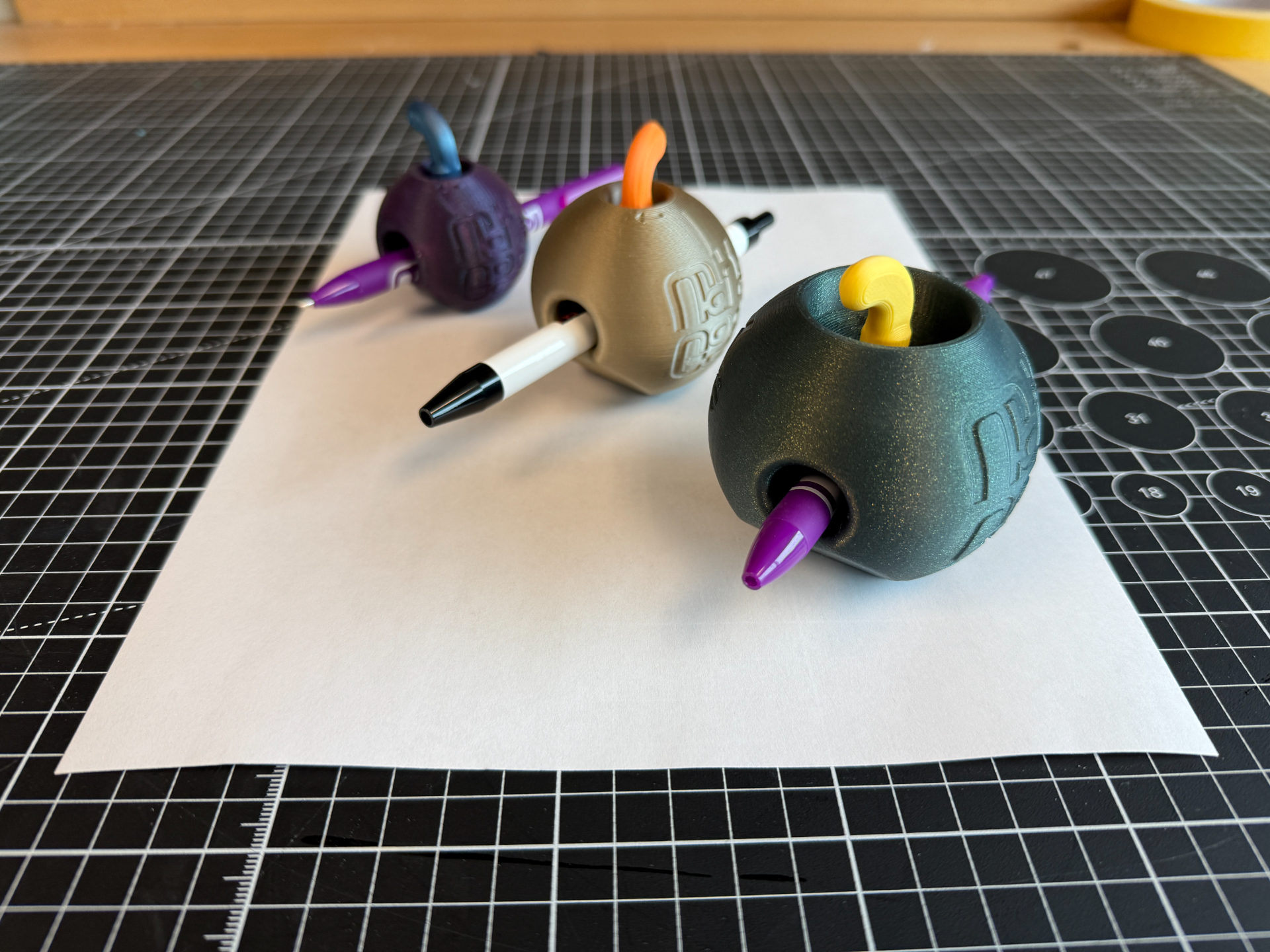 MakeGood Pen Ball - Medium - Writing Device