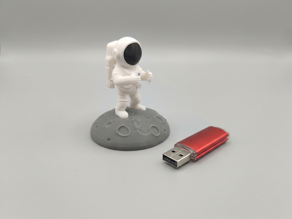 Astronaut USB stick holder