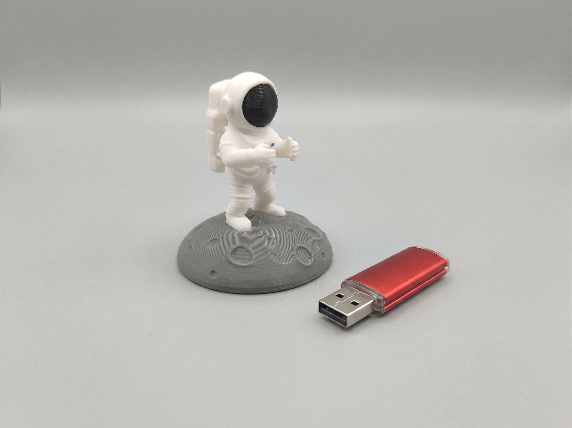 Astronaut USB stick holder