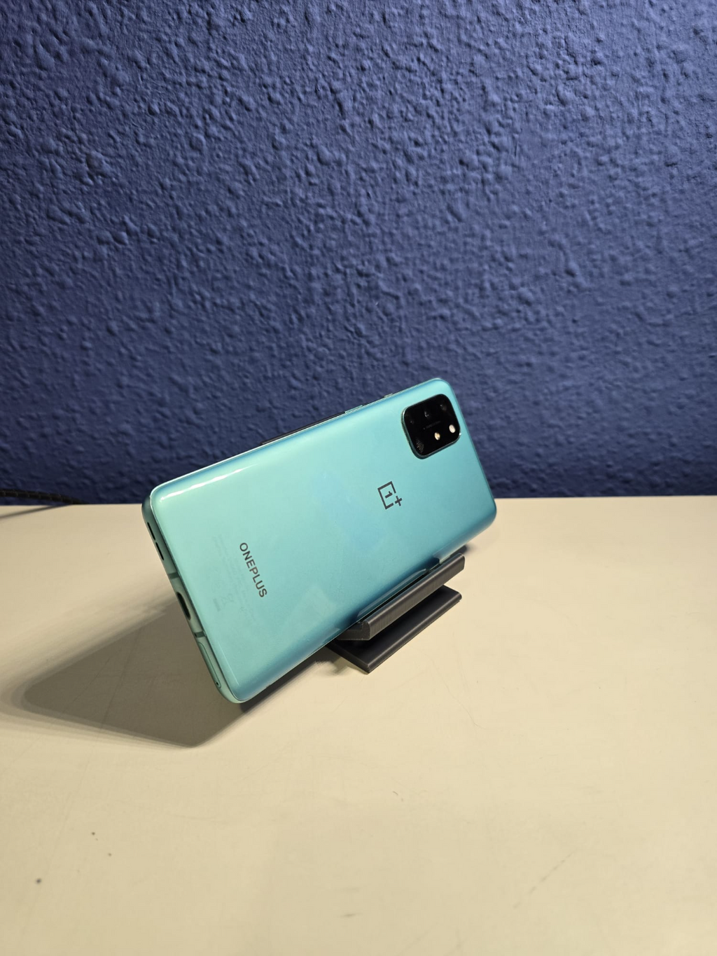 Minimalist phone holder no support