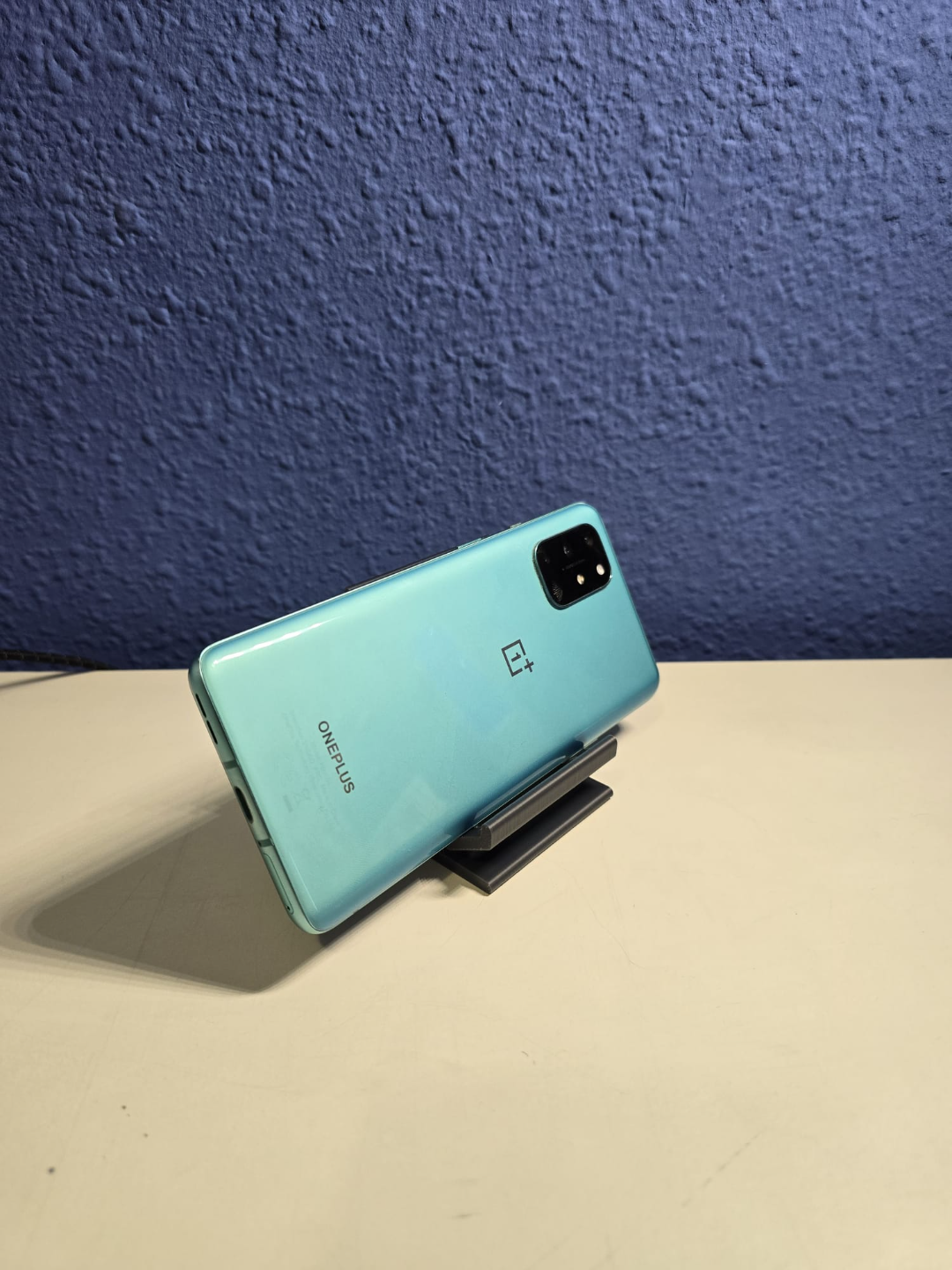 Minimalist phone holder no support