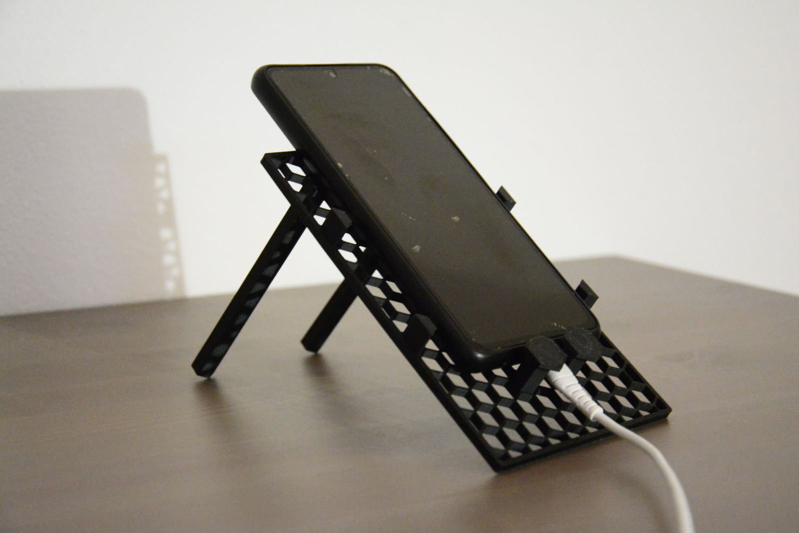 Phone stand adjustable