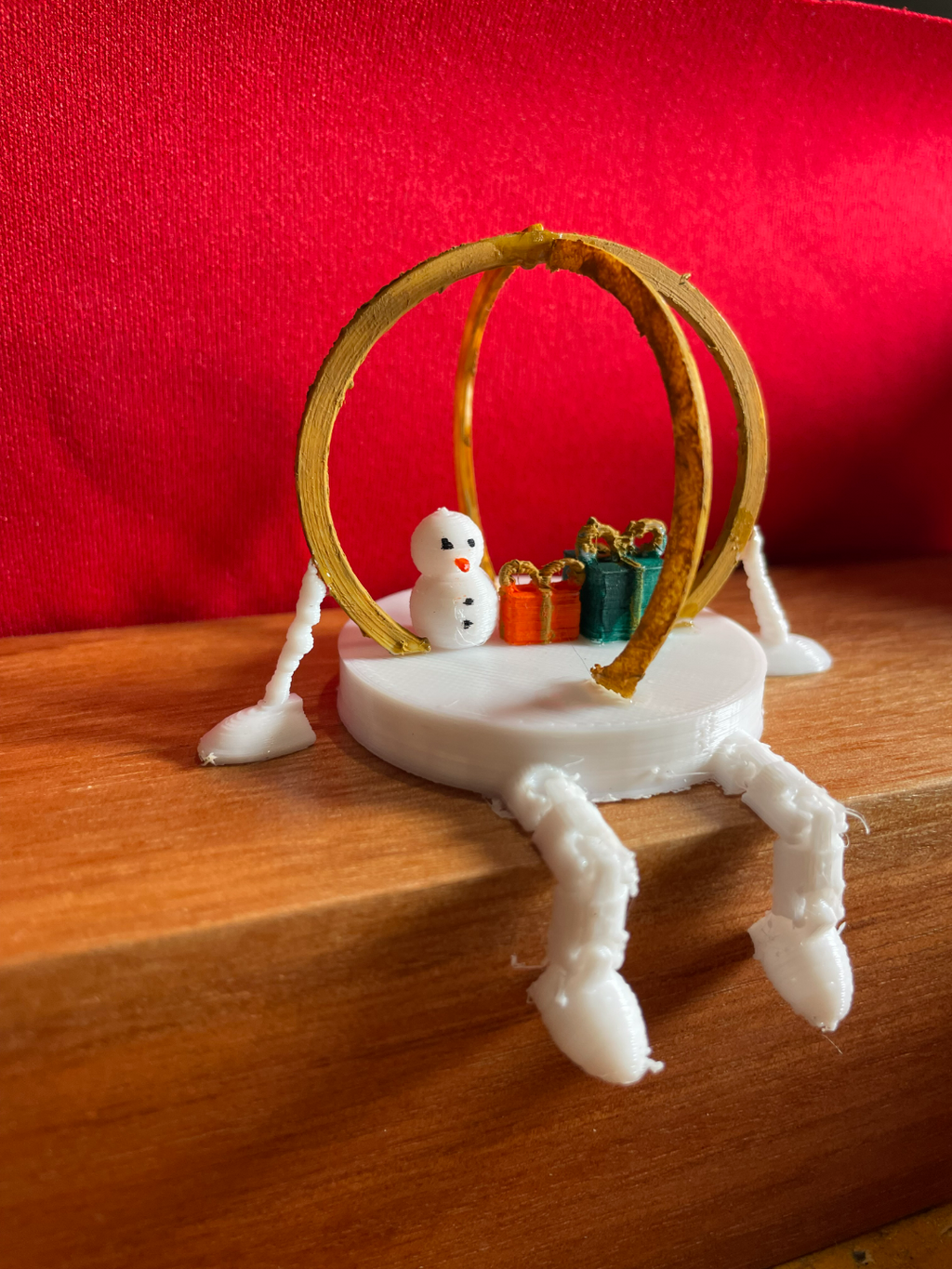 Articulated Christmas snow globe
