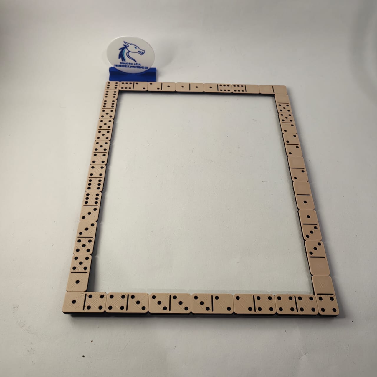 Marco con piezas de Domino para foto de 152x220 cm
