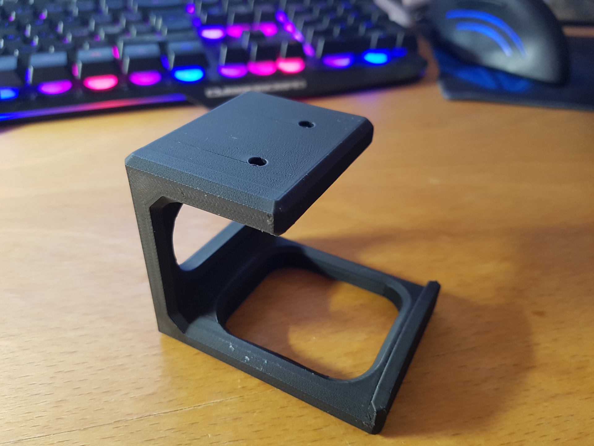 Headphone holder/hanger