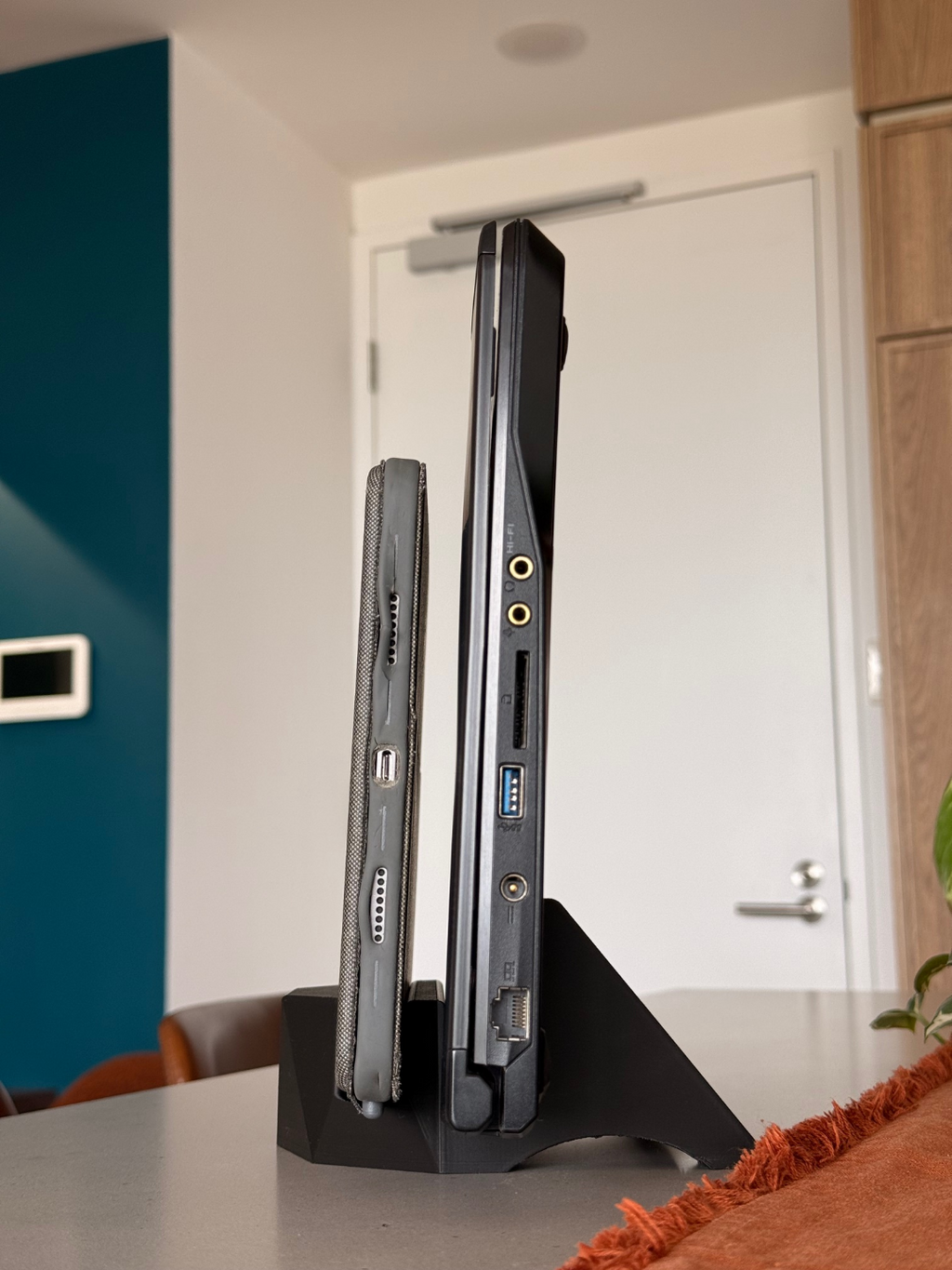 Geometric Style Vertical Laptop & Tablet Stand