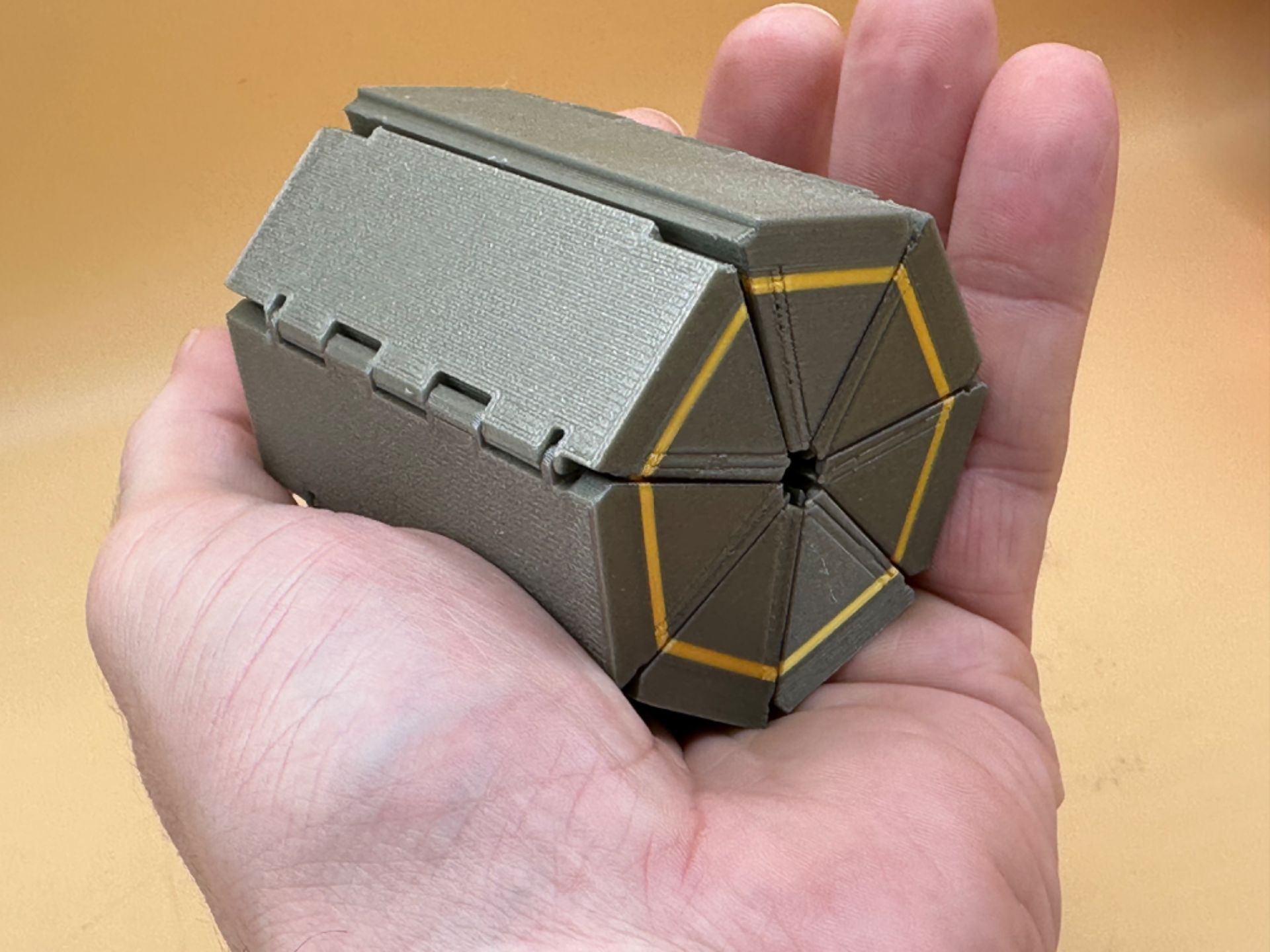 "Print-in-Place" Pill Box with Rollcontainer Design and Versatile Customization