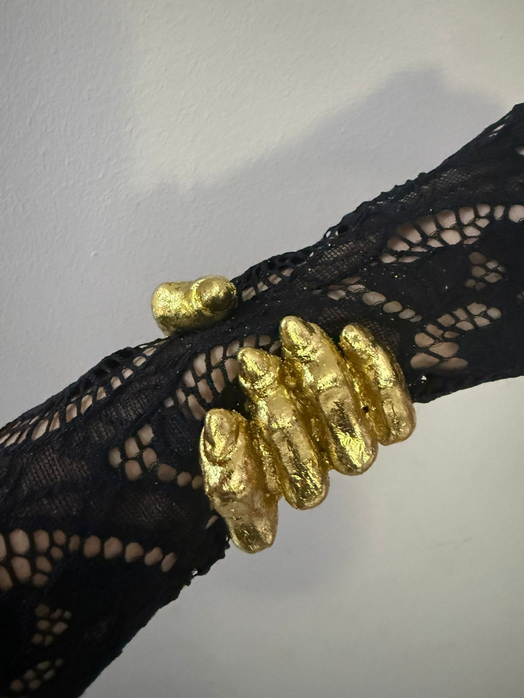 GOLDEN GRIP BRACELET - 3D PRINTED FASHION JEWELRY